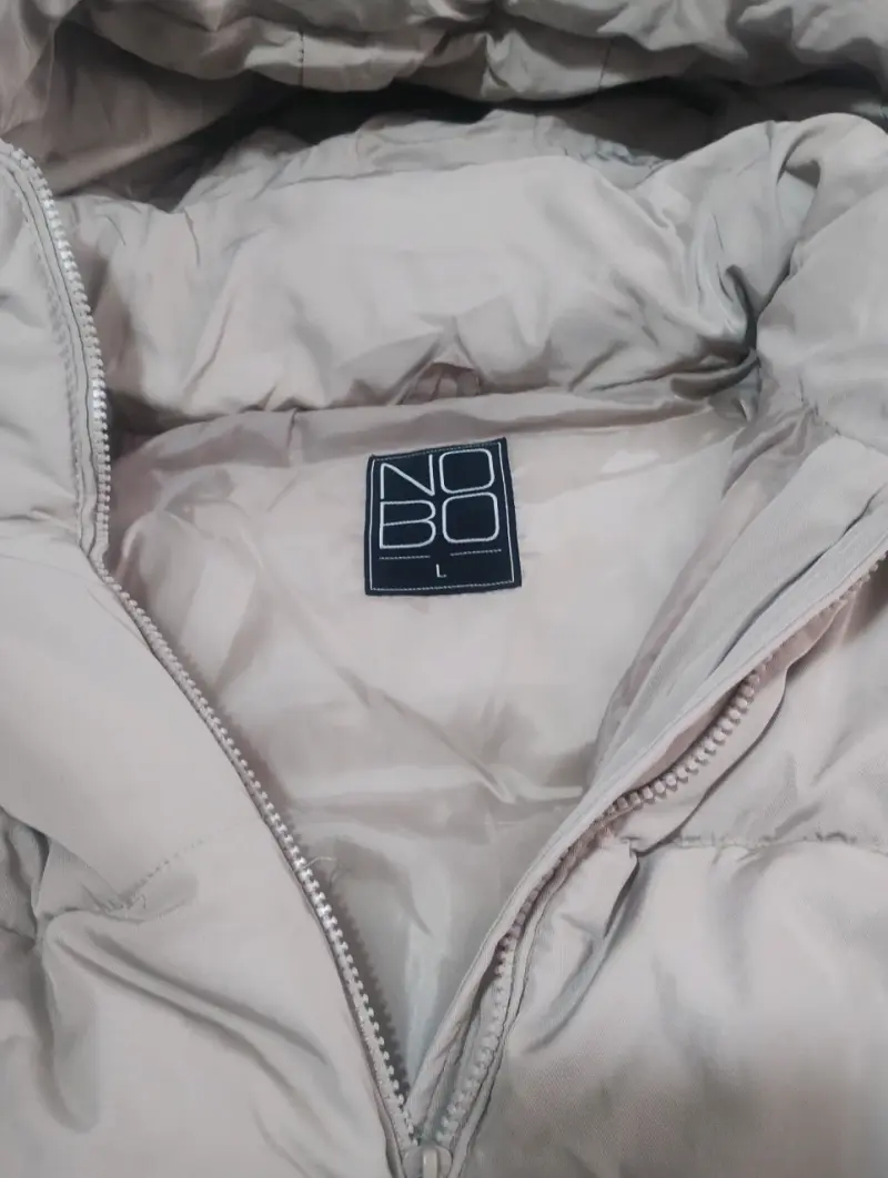 Chaqueta acolchada beige con capucha - 4