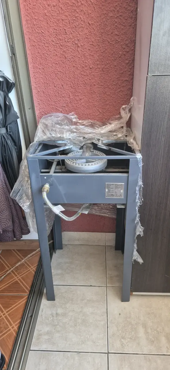 Cocina industrial de gas con quemador - 1