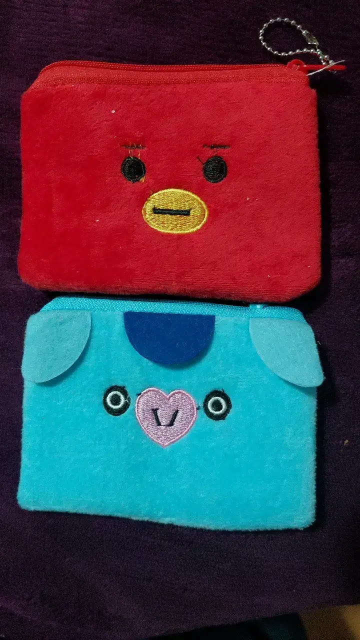 Set de monederos de felpa con diseño bts