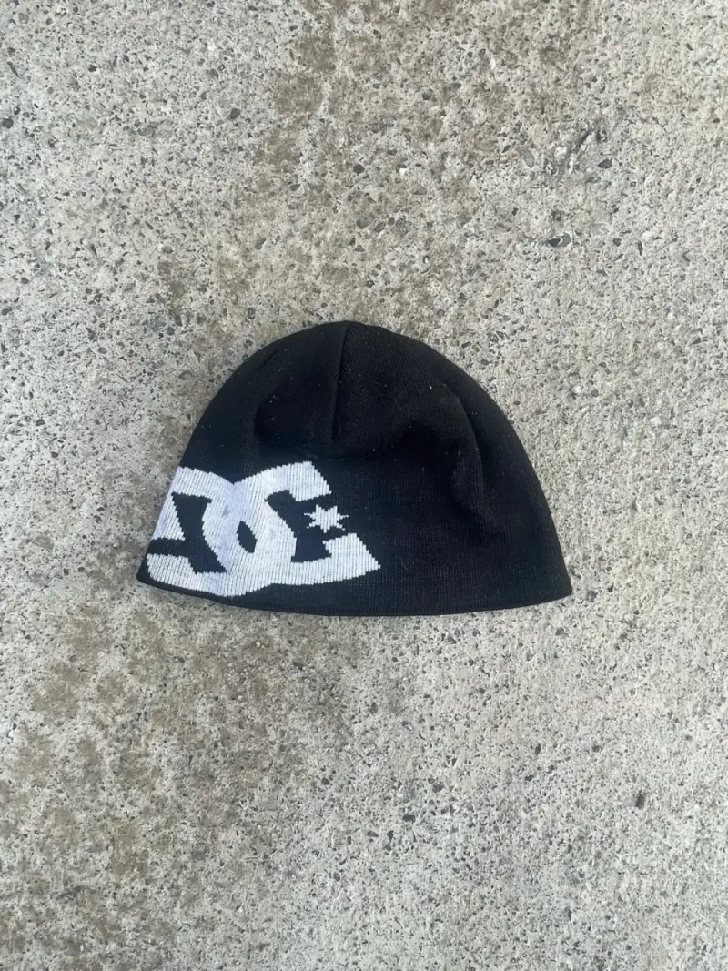 Gorro de lana DC negro con logo - 1
