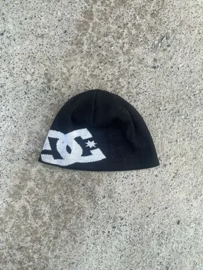 Gorro de lana DC negro con logo - miniatura 1
