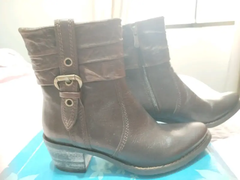 Botines Pollini de cuero marrón con hebilla - 1