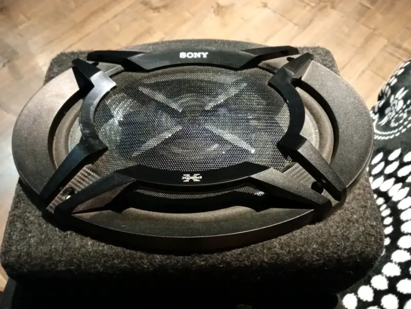 Parlantes Sony para auto con caja acústica - 2