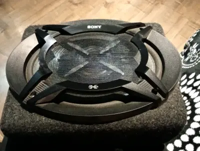 Parlantes Sony para auto con caja acústica - miniatura 2
