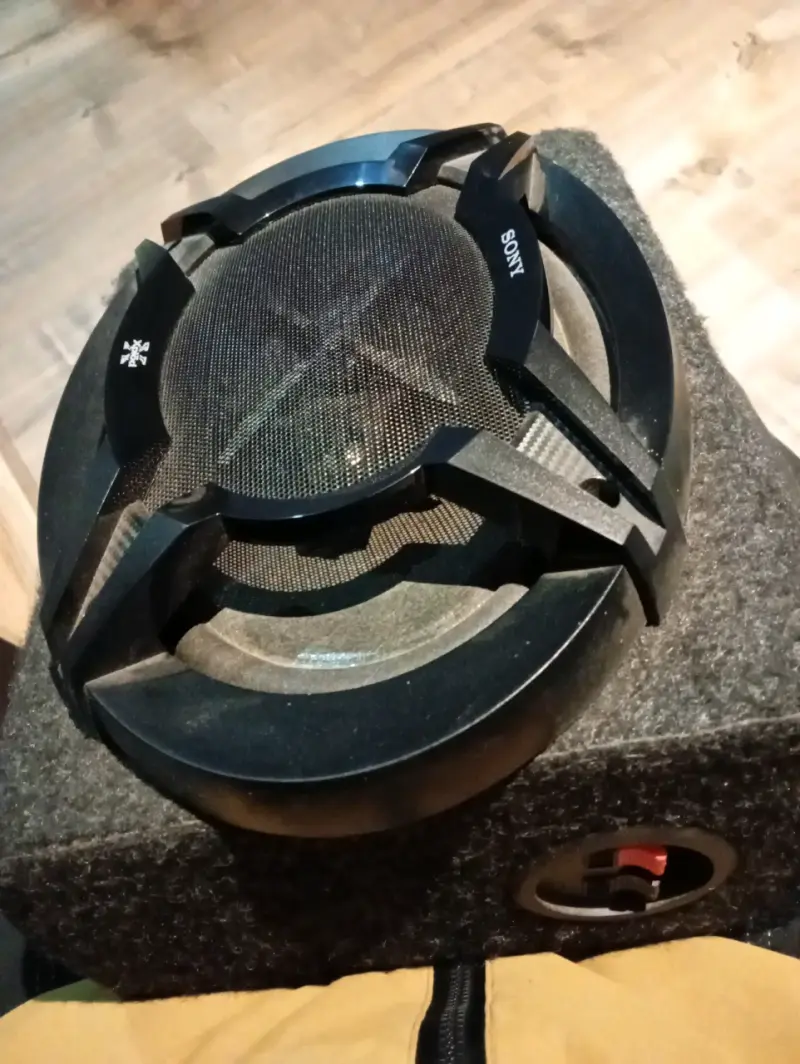 Parlantes Sony para auto con caja acústica - 3