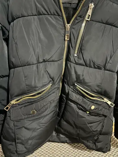 Parka negra con capucha. Wados XL pequeña - miniatura 2