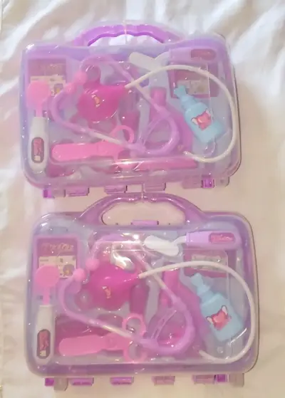 Set de juego médico infantil en maletín - miniatura 3