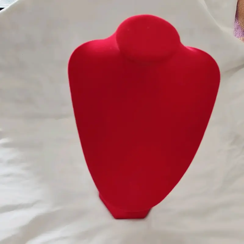Exhibidor de joyas rojo elegante