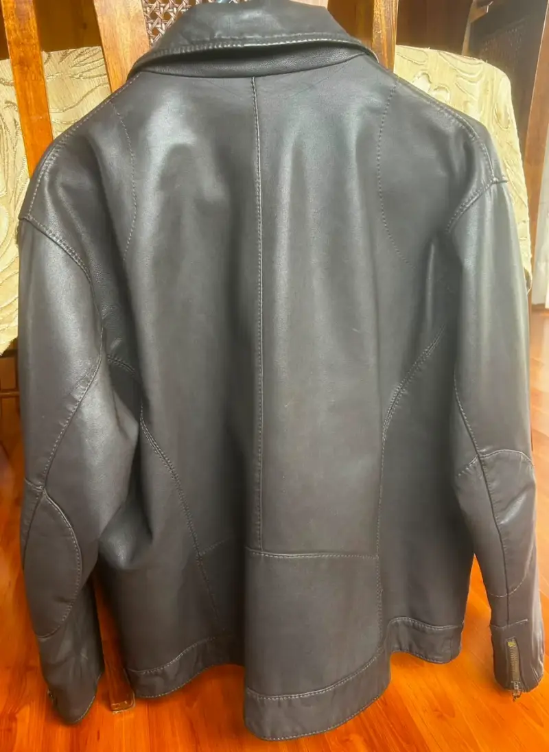 Chaqueta de cuero negra con bolsillos - 2
