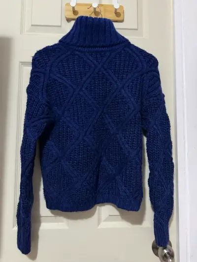Suéter azul de lana con cuello alto - miniatura 1