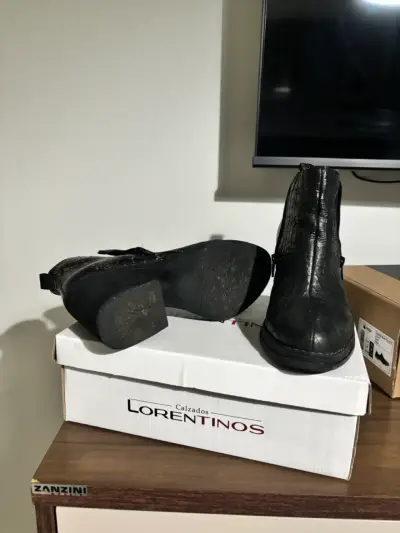 Botines negros de cuero estilo cocodrilo - miniatura 5