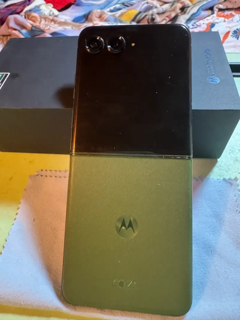 Smartphone plegable Motorola Razr 50 ultra - 2