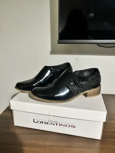 Zapatos de cuero negro con tachas - miniatura 1