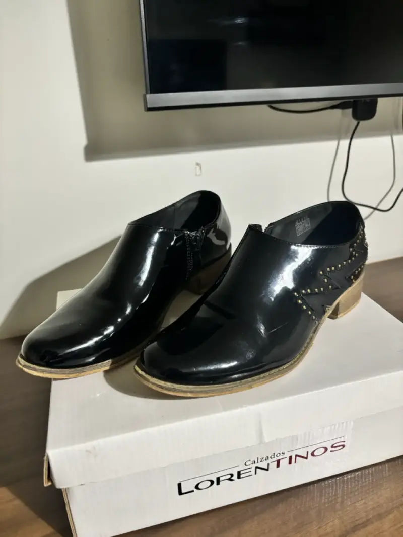 Zapatos de cuero negro con tachas - 2