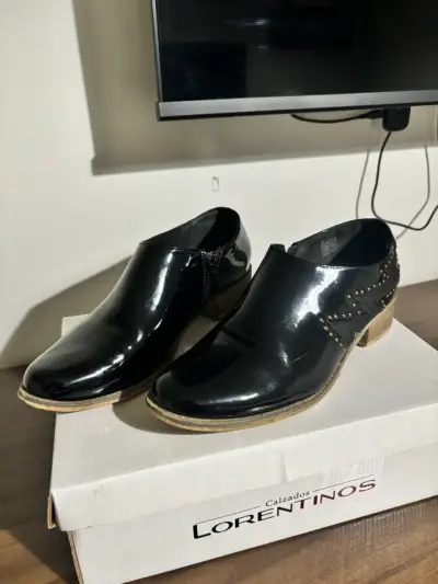 Zapatos de cuero negro con tachas - miniatura 2