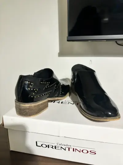Zapatos de cuero negro con tachas - miniatura 3
