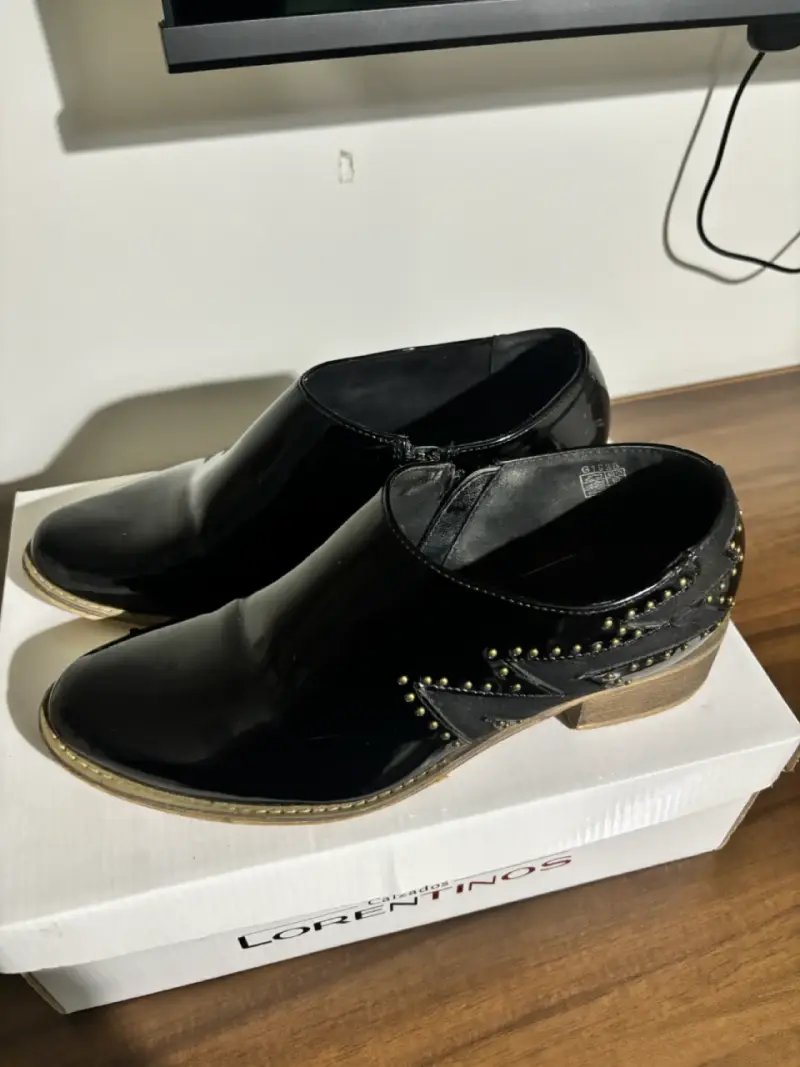 Zapatos de cuero negro con tachas - 4