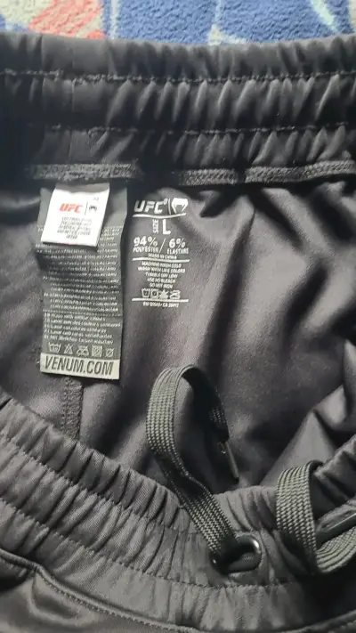 Shorts deportivos UFC Venum negros talla L - miniatura 1
