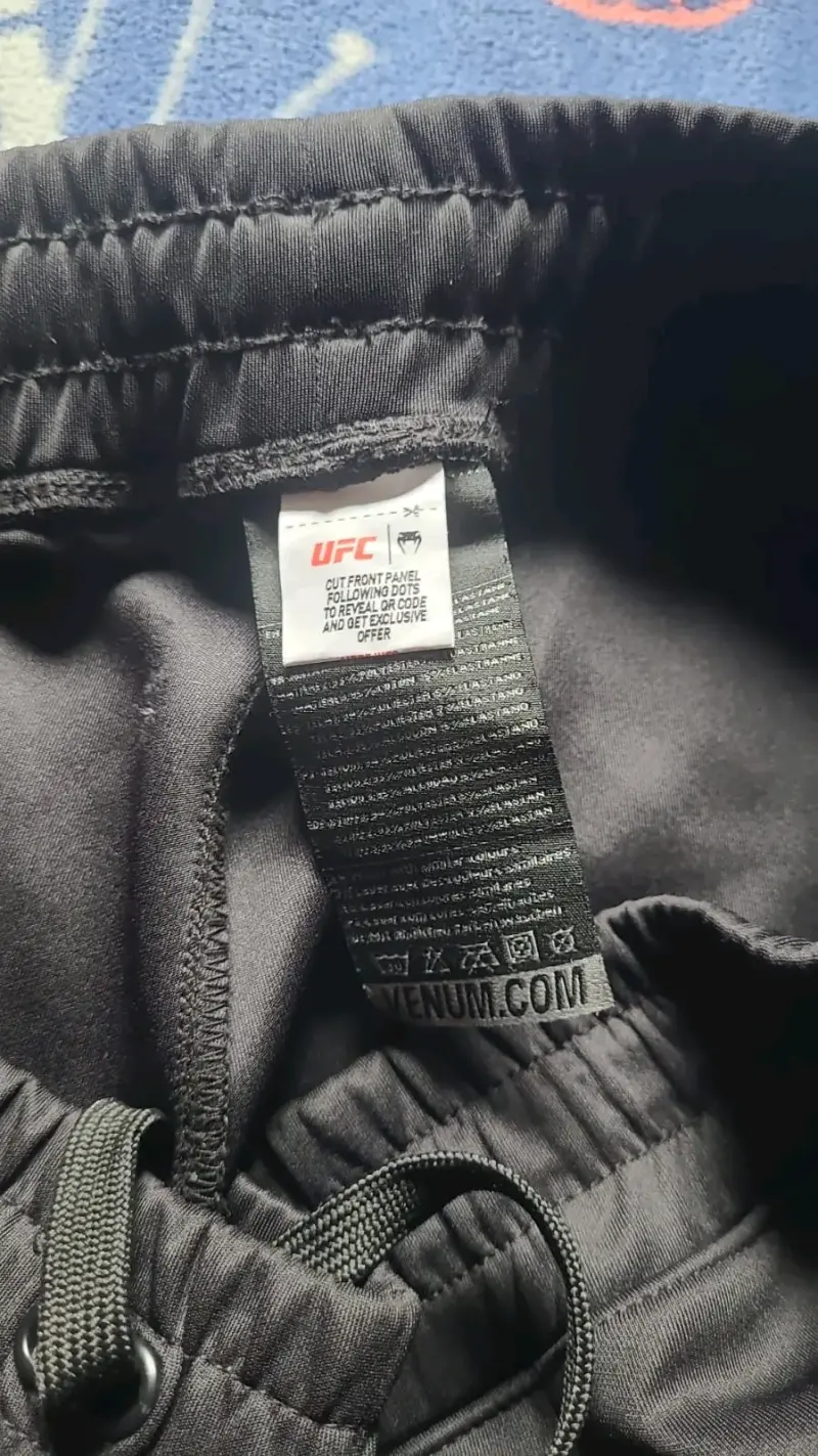 Shorts deportivos UFC Venum negros talla L - 2
