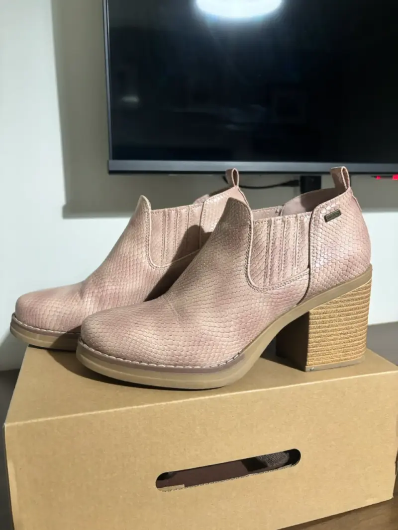 Botines de cuero rosado con tacón grueso - 1