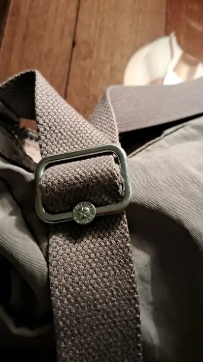 Bolso Kipling gris con correa ajustable - miniatura 4