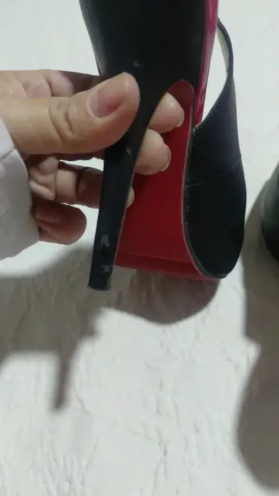 Tacones negros con detalles rojos - miniatura 5