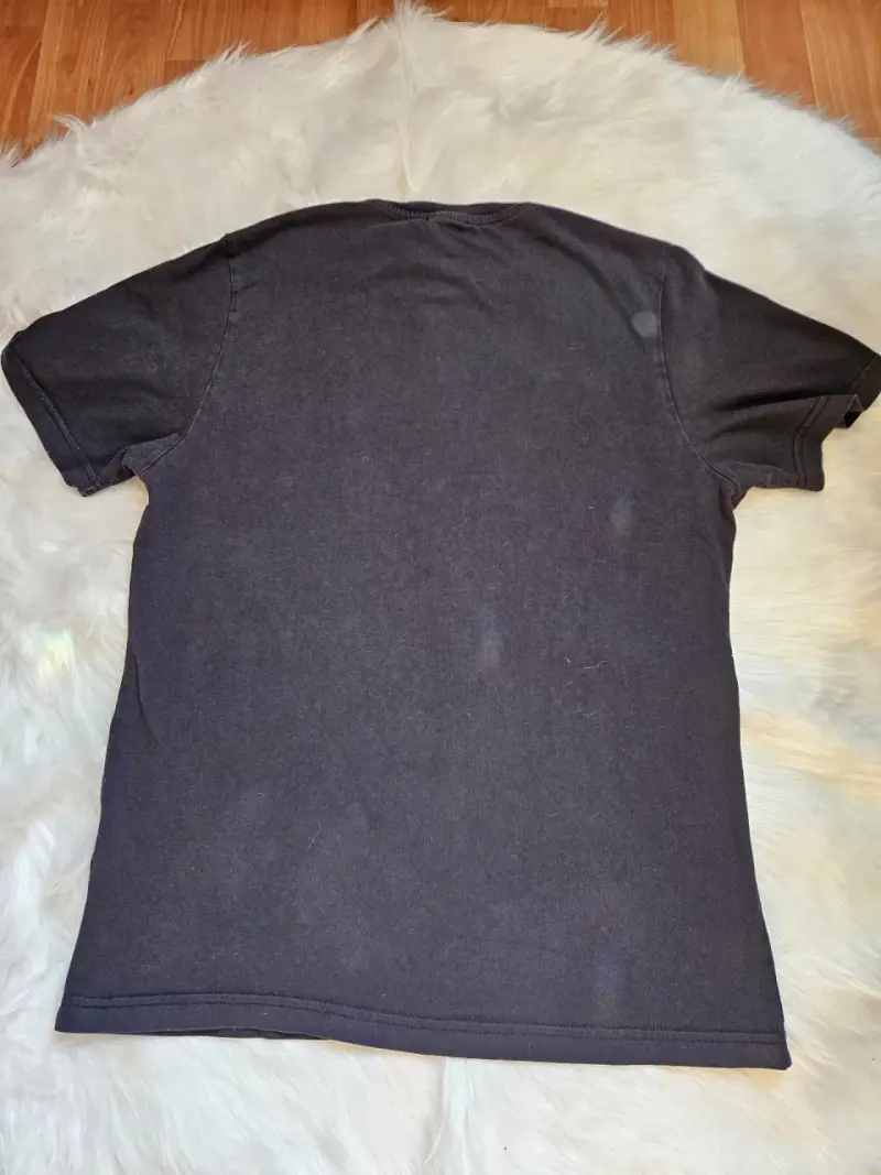 Polera Nike negra con logo estampado - 3