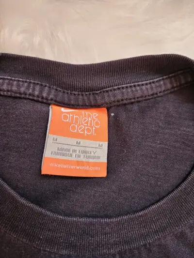 Polera Nike negra con logo estampado - miniatura 5