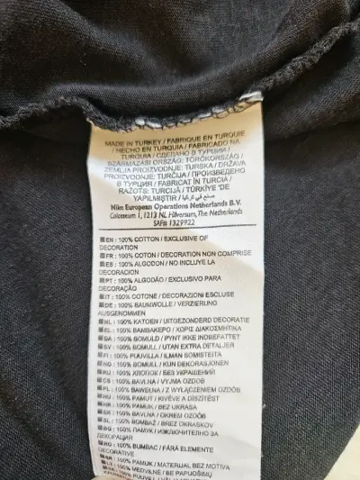 Polera Nike negra con logo estampado - miniatura 6