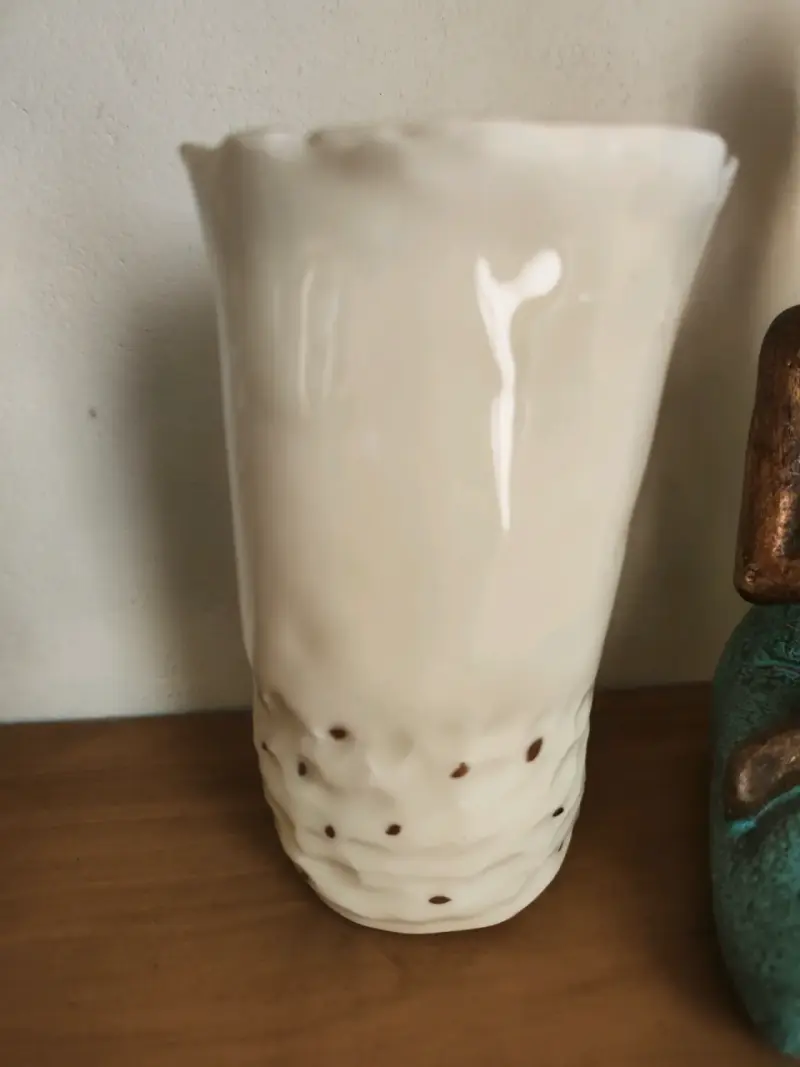 Florero de cerámica blanco artesanal