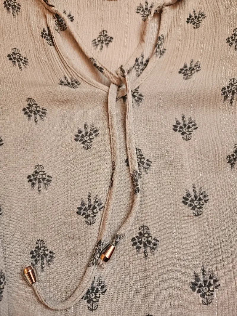 Blusa beige estampada de manga larga - 4