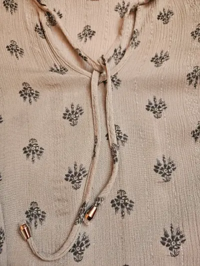 Blusa beige estampada de manga larga - miniatura 4