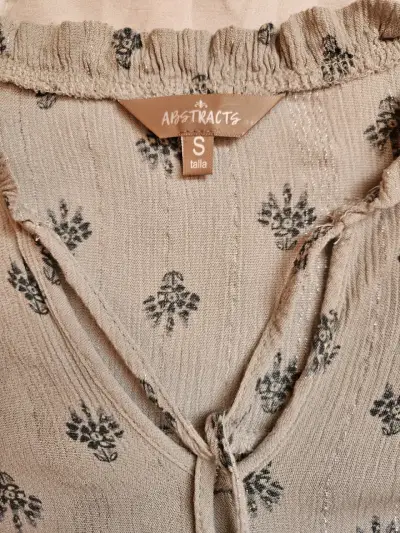 Blusa beige estampada de manga larga - miniatura 5