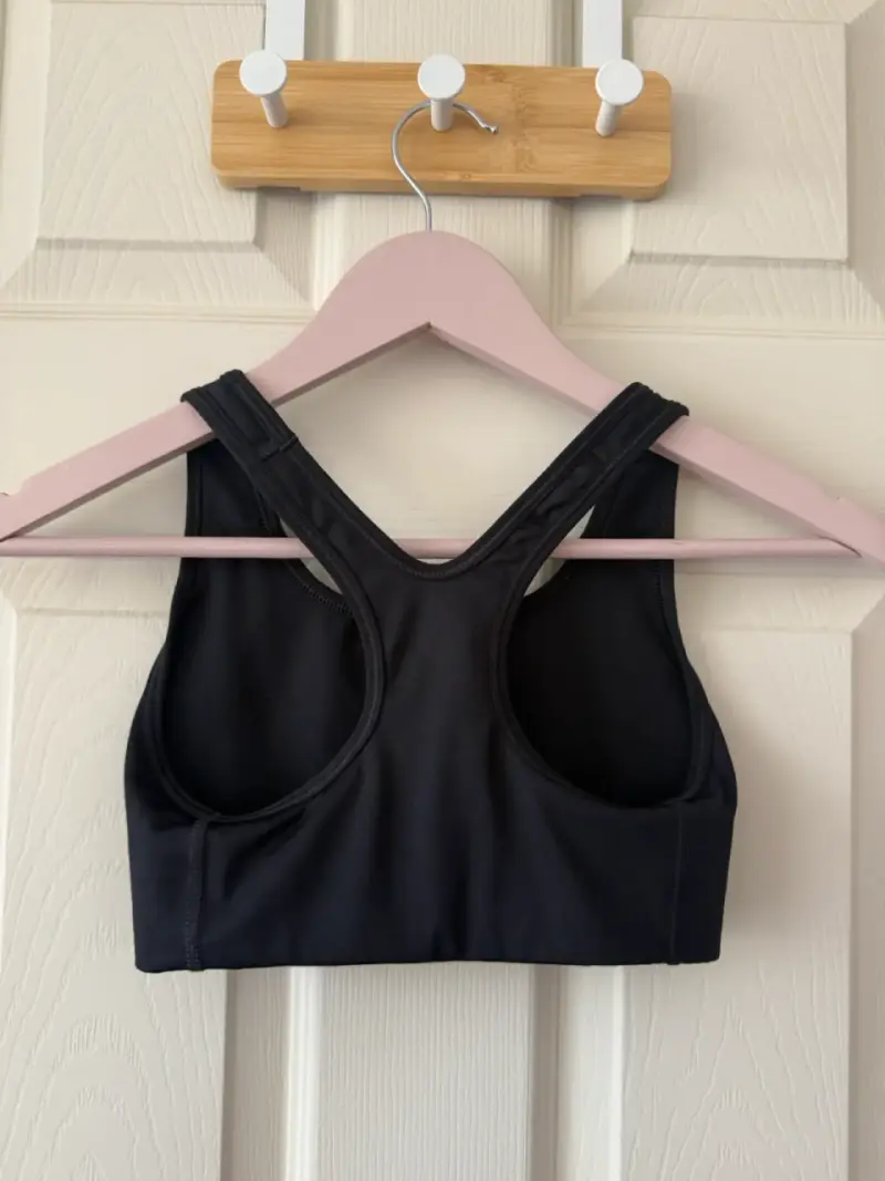 Top deportivo Nike negro para mujer - 2