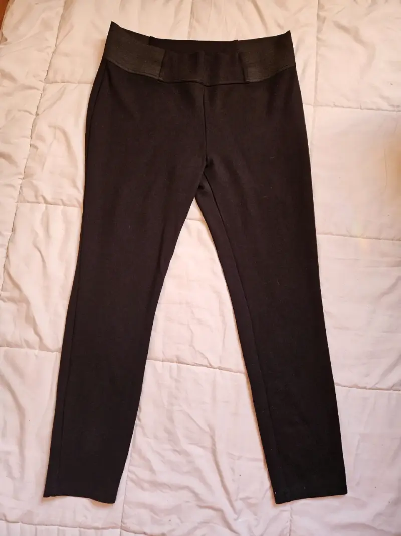Pantalones negros de mujer estilo casual - 1