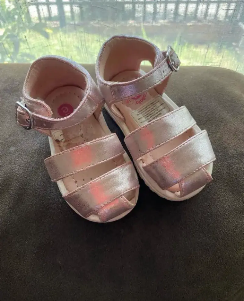 Sandalias rosadas para niña con hebilla Colloky - 1