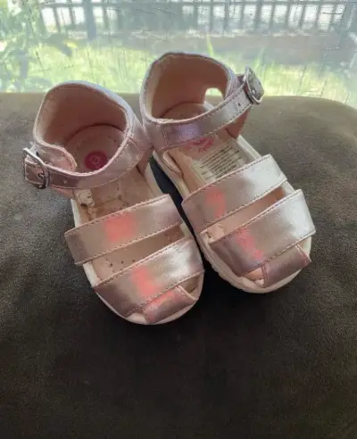Sandalias rosadas para niña con hebilla Colloky - miniatura 1