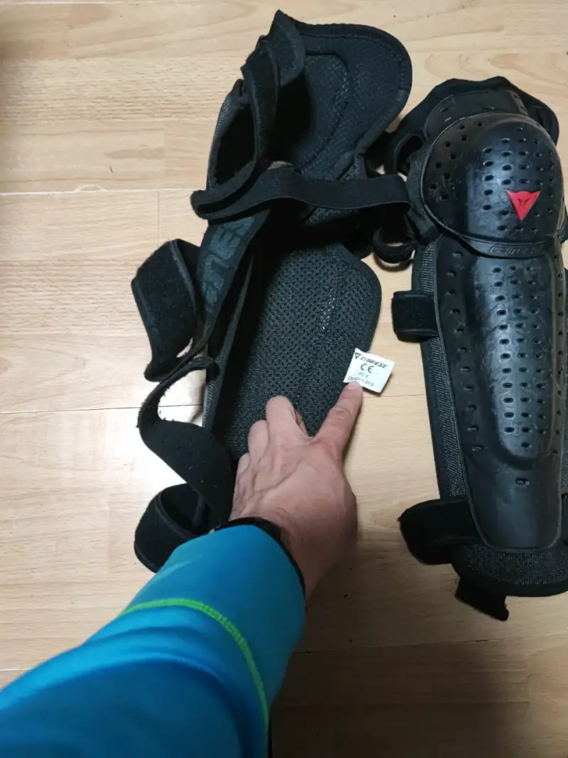 Rodilleras de protección Dainese para motociclismo - 3