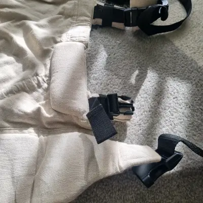Mochila portabebé ergonómica beige - miniatura 6