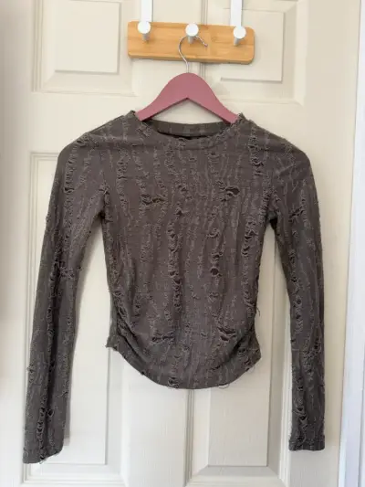 Polera manga larga desgastada gris - miniatura 1