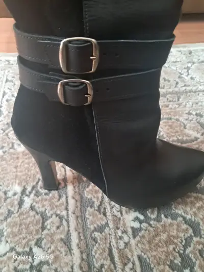 Botines negros con hebillas de tacón alto - miniatura 1