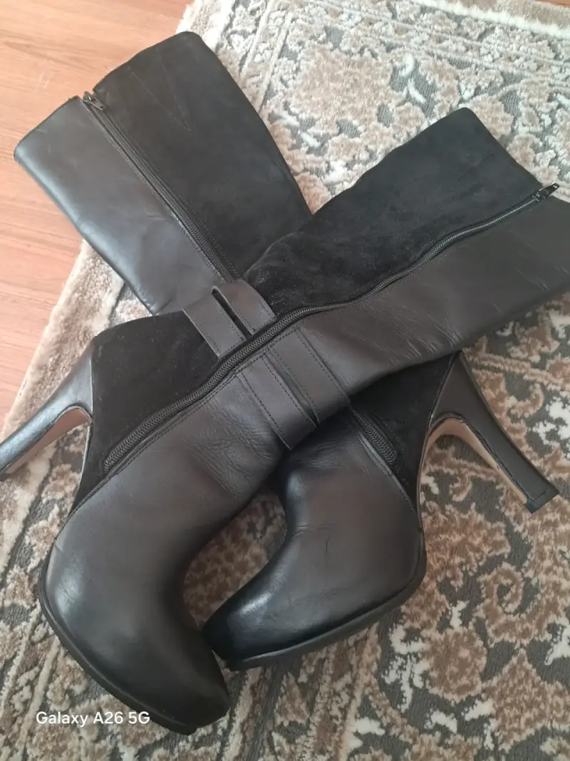 Botines negros con hebillas de tacón alto - 2