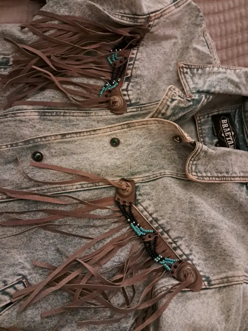 Chaqueta de mezclilla con flecos estilo western - 3