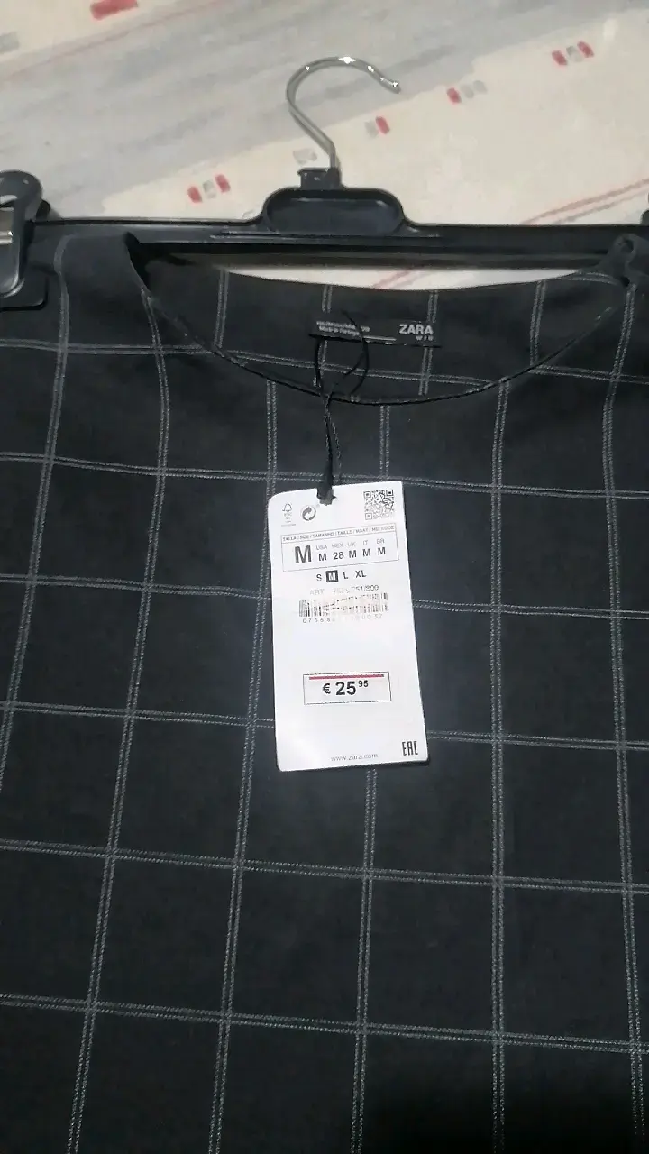 Vestido gris oscuro a cuadros con etiqueta - 2