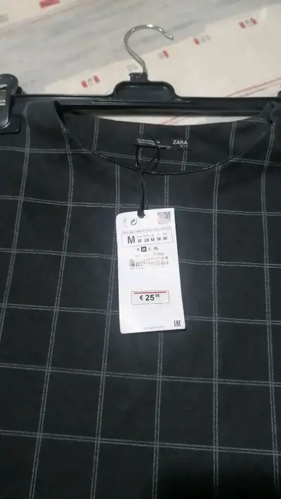 Vestido gris oscuro a cuadros con etiqueta - miniatura 2