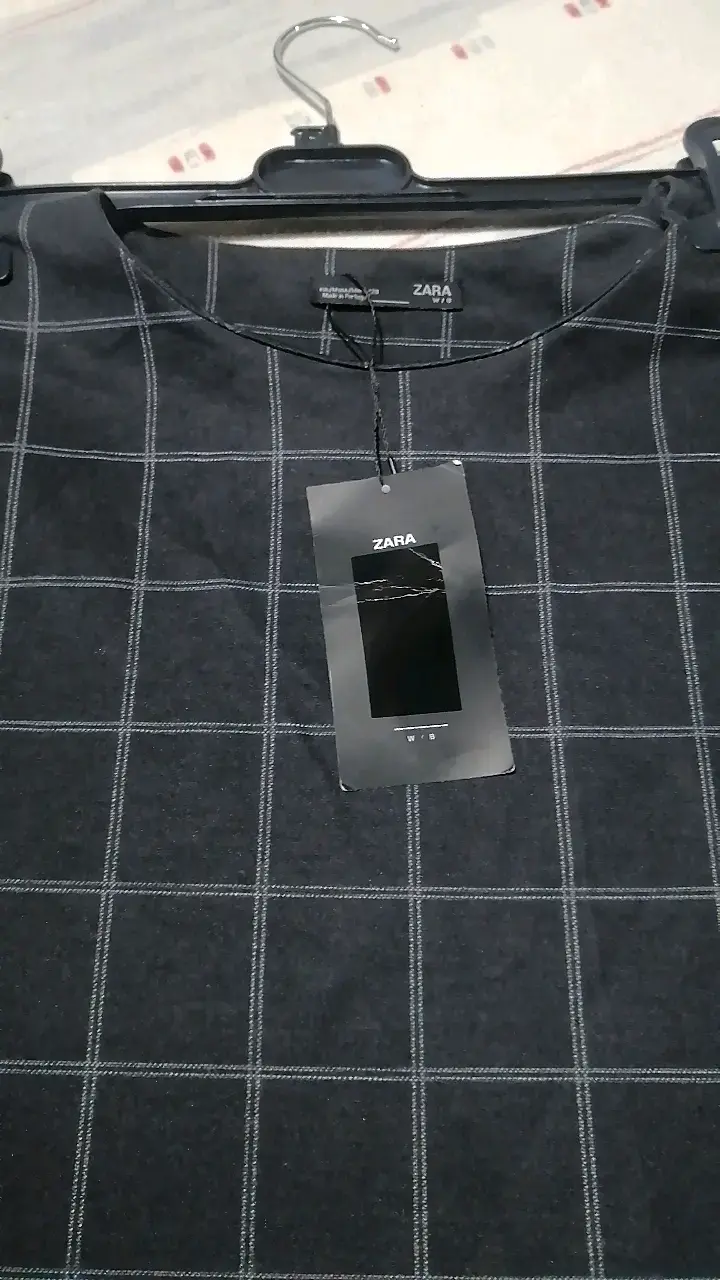 Vestido gris oscuro a cuadros con etiqueta - 3