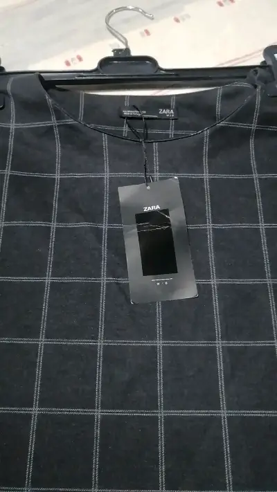 Vestido gris oscuro a cuadros con etiqueta - miniatura 3