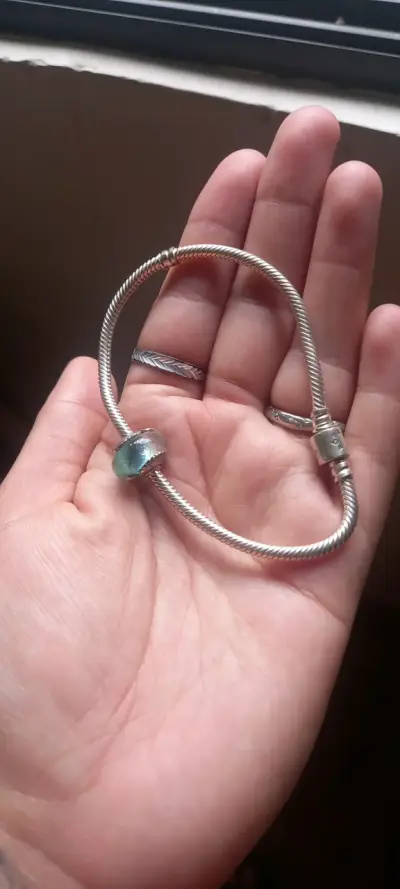 Pulsera Pandora con dije azul + charm pasaporte - miniatura 2
