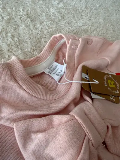 Conjunto infantil rosa con lazo y flores - miniatura 2