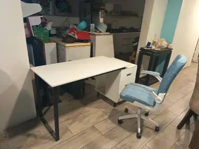 Escritorio blanco con cajonera integrada - miniatura 2